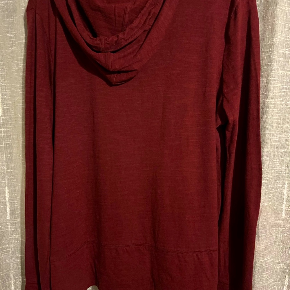 Men’s Long sleeve burgundy hoodie - no signs of wear possibly new.